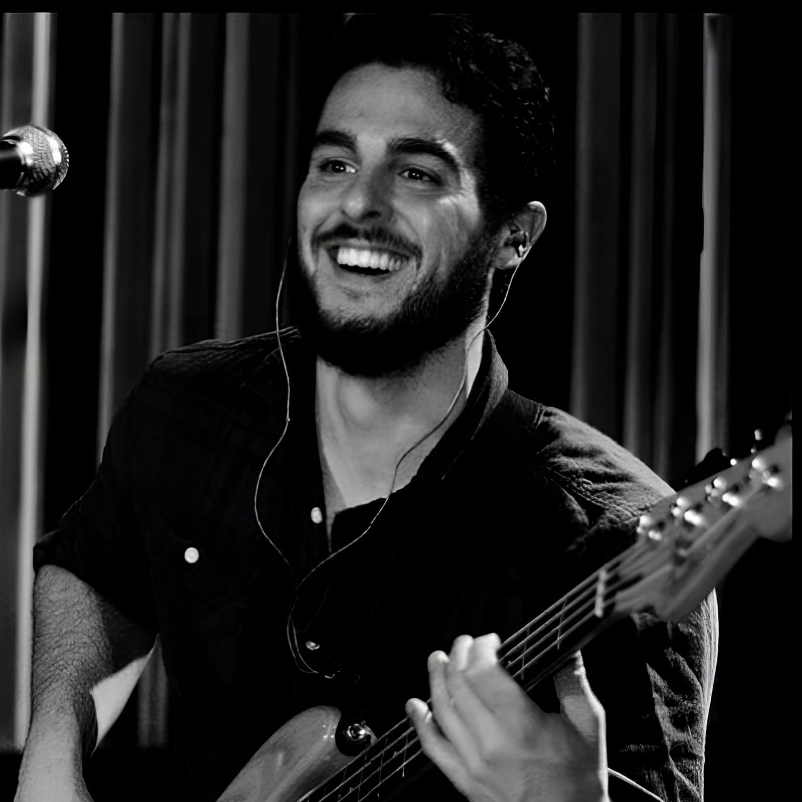 Greg Antonelli performing live music on guitar